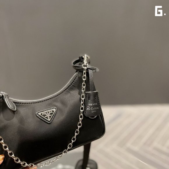 Prada Re-Edition 2005 Re-Nylon Hobo bag - Picture 9 of 9